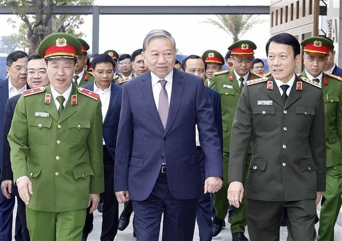 Во второй половине дня 29 декабря 2025 года Генеральный секретарь То Лам посетил и провёл рабочую встречу в Национальном центре данных № 1 (в Высокотехнологичном парке Хоалак, Ханой). (Фото: ВИА)