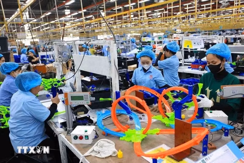 Производство игрушек на предприятии с инвестициями из Гонконга. (Фото: ВИА)