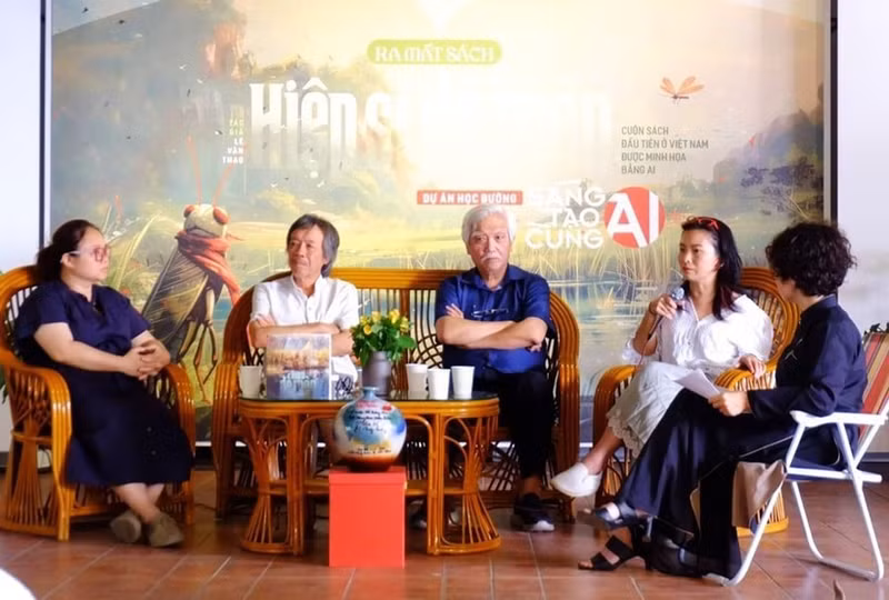 Делегаты на церемонии запуска иллюстрированного романа «Рыцарь-Сверчок». (Фото: ВИA)