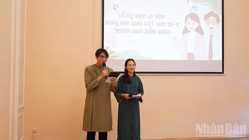 Церемония празднования 43-й годовщины Дня вьетнамского учителя в России.