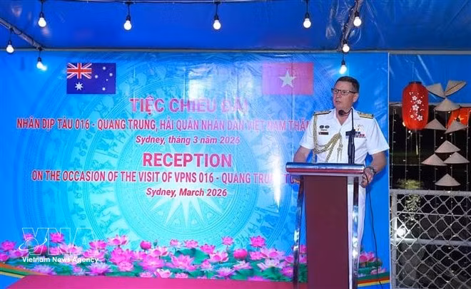 Контр-адмирал Кристофер Смит, командующий флотом Королевского военно-морского флота Австралии, выступает на мероприятии. (Фото: ВИА)