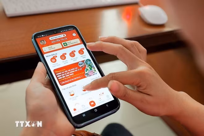 Инструктаж жителей по регистрации и использованию приложения VNeID. (Фото: ВИА)