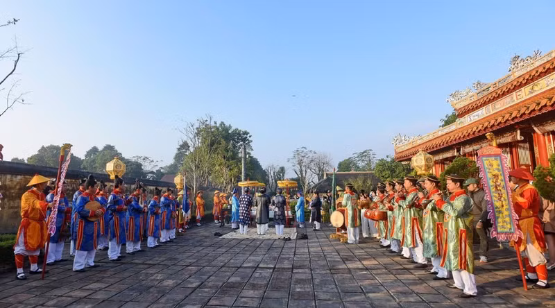 Мероприятия Национального года туризма «Хюэ – 2025» привлекают большое количество туристов. (Фото: ВИА)