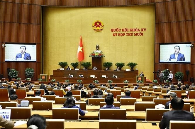 Министр сельского хозяйства и окружающей среды Чан Дык Тханг дал разъяснения и уточнил ряд вопросов, поднятых депутатами Национального собрания. (Фото: ВИА)