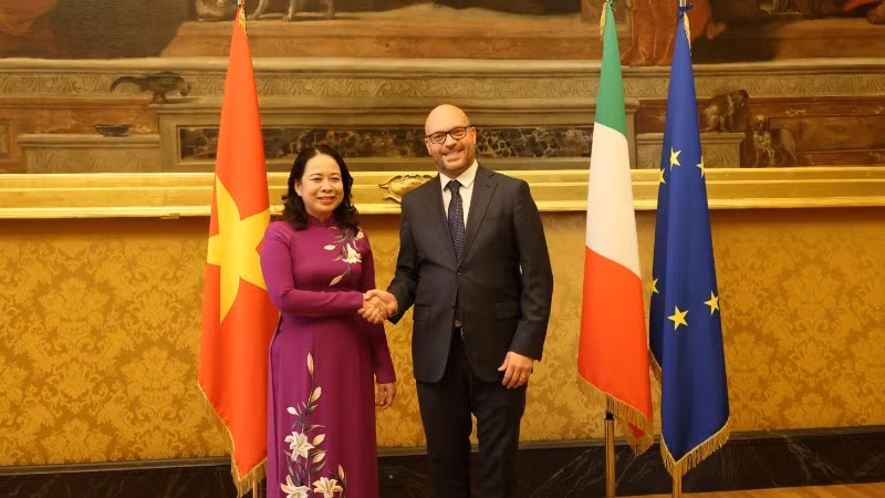 Вице-президент Во Тхи Ань Суан и Председатель Палаты депутатов Италии Лоренцо Фонтаной. Фото: МИД Вьетнама