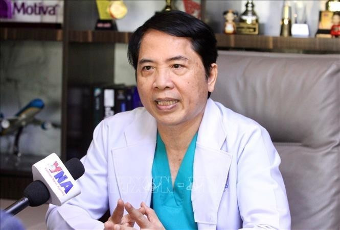 Доктор, врач Хэнг ЛиХонг в интервью корреспонденту ВИА в Пномпене поделился своими взглядами на стратегический прорыв в сфере человеческих ресурсов, ожидания, связанные с новой моделью экономического роста, а также на ряд других важных вопросов развития страны. (Фото: ВИА)