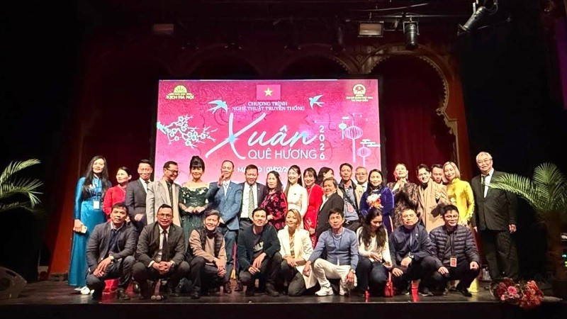 Участники программы «Весна на Родине» фотографируются на память. (Фото предоставлено Посольством Вьетнама в Швеции)