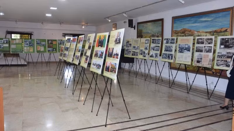 Уголок тематической выставки «Президент Хо Ши Мин – символ мира и международной дружбы». (Фото: Оргкомитет)