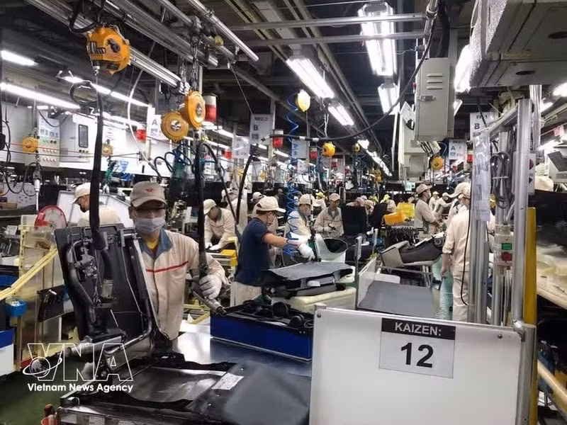 Работники компании Toyota Boshoku Hanoi Co., Ltd. в провинции Футхо. (Фото: ВИА)