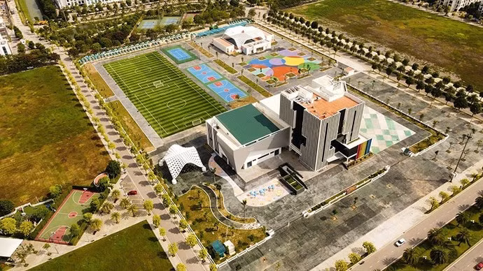 Детский дворец культуры и Центр физкультуры и спорта в квартале Хактхань (провинция Тханьхоа) с общим объемом инвестиций почти 248 млрд донгов недавно были торжественно открыты и введены в эксплуатацию.