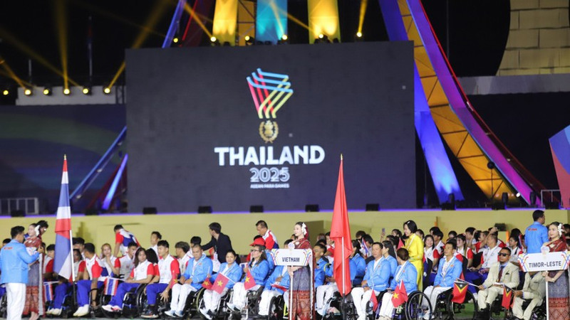 Делегация вьетнамских спортсменов с ограниченными возможностями на церемонии открытия. (Фото: ВИА)