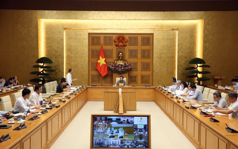 Заместитель премьер-министра Чан Хонг Ха председательствует на 17-м заседании Национального руководящего комитета по предотвращению ННН-ромыслом. (Фото: baochinhphu.vn)