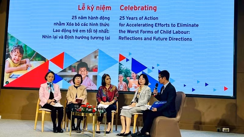 Участники дискуссии на мероприятии.