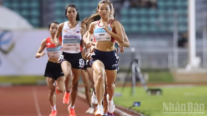 Нгуен Тхи Оань опережает соперниц на дистанции. (Фото: Хоанг Минь)