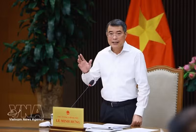 Премьер-министр Ле Минь Хынг провёл заседание по вопросам сокращения административных процедур и условий ведения бизнеса. (Фото: ВИА)