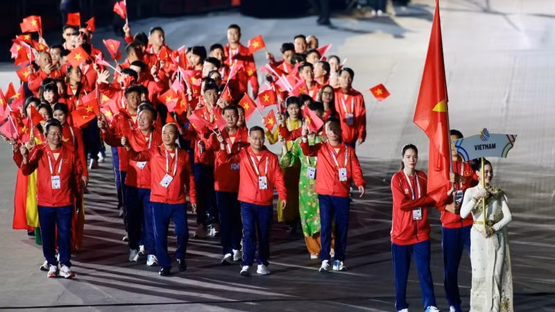Спортивная делегация Вьетнама на церемонии открытия SEA Games 33.