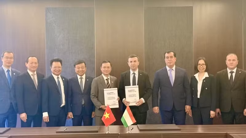 Меморандум о сотрудничестве содержит стратегические положения, направленные на реализацию целей по оптимизации логистических цепочек поставок. (Фото: Корпорация железных дорог Вьетнама)