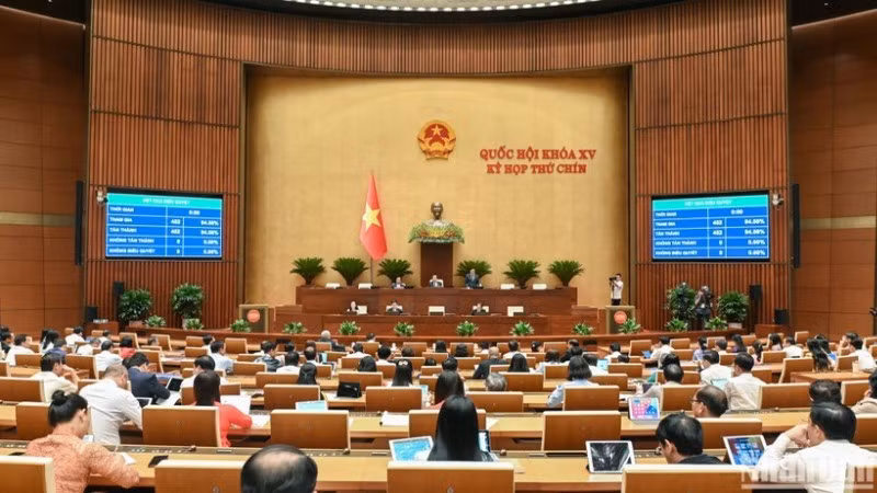 Результаты голосования по принятию Резолюции НС о внесении изменений и дополнений в отдельные положения Конституции 2013 года. (Фото: Тхюи Нгуен)