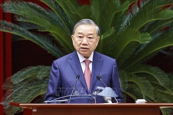 Генеральный секретарь ЦК КПВ То Лам выступает на 15-м пленуме Центрального комитета КПВ XIII созыва. (Фото: ВИА)