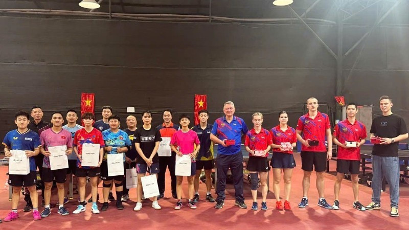 Команда сборной России по настольному теннису прибыла во Вьетнам 3 декабря, начав визит и программу товарищеских поединков.