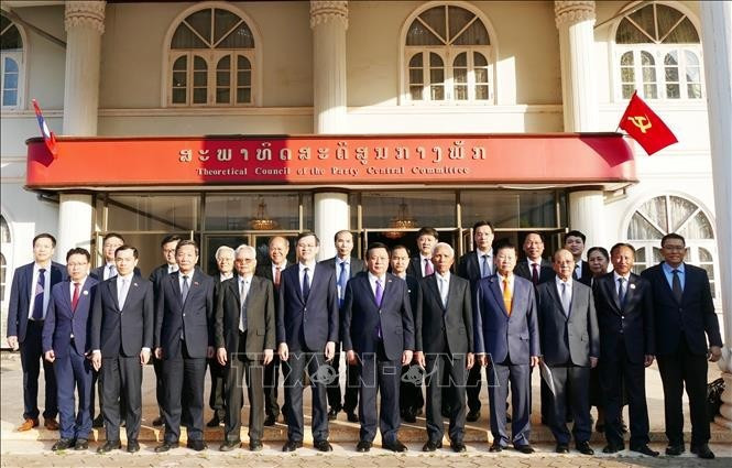 Делегаты Вьетнама и Лаоса на переговорах. (Фото: ВИА)