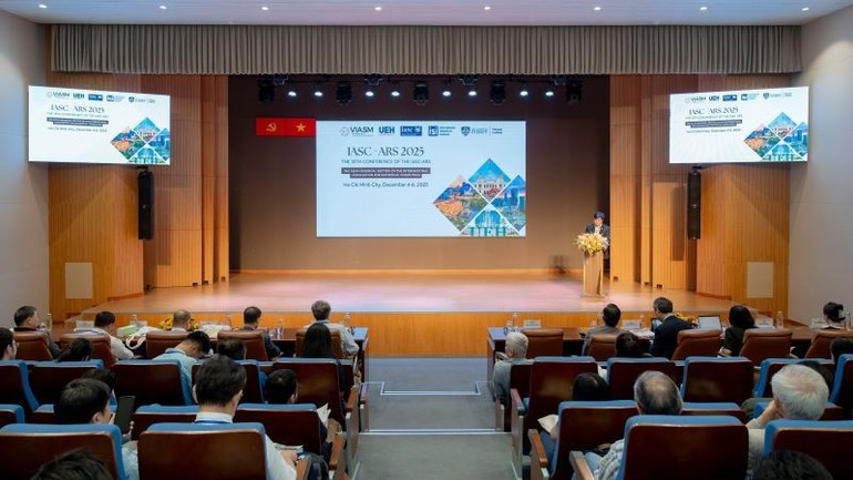 Общий вид конференции.