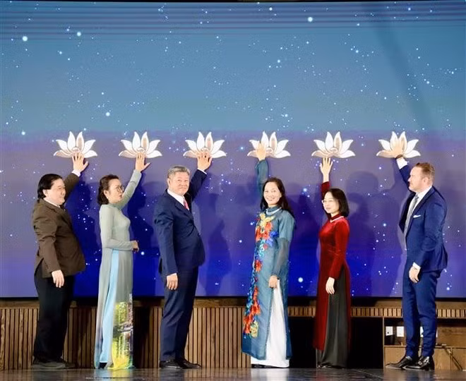 Делегаты приняли участие в церемонии открытия прямого авиарейса Хошимин – Копенгаген (Фото: ВИА)