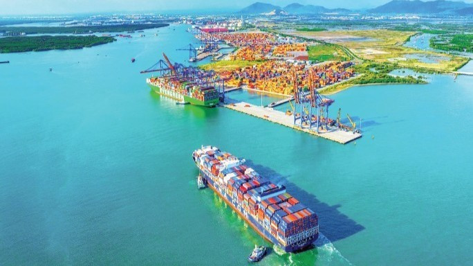 Международный порт Каймеп-Тхивай – водные ворота, соединяющие грузовые потоки южных провинций с международным транзитом. (Фото: Нгуен Ван Кхой)