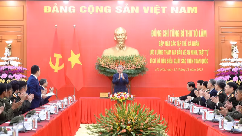 Генеральный секретарь ЦК КПВ То Лам председательствует на встрече. (Фото: Данг Кхоа)