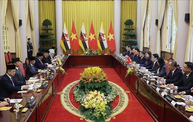 Президент Лыонг Кыонг проводит переговоры с Султаном Брунея-Даруссалама Хаджи Хассаналом Болкиахом. (Фото: ВИА)