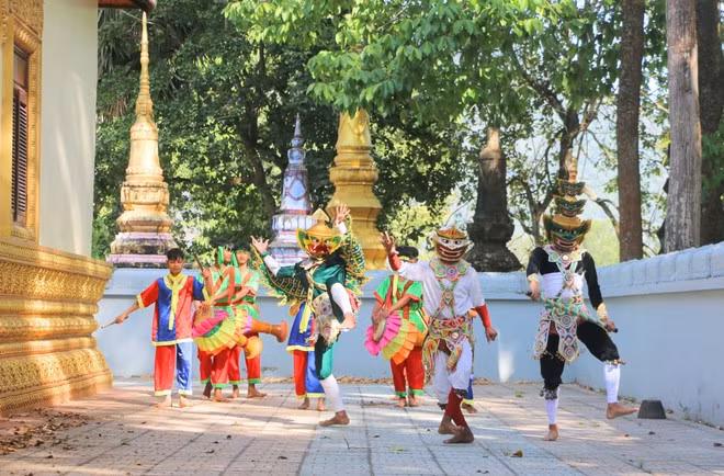 Искусство барабанного танца Чхай-дам кхмеров провинции Анзянг — объект нематериального культурного наследия национального значения, который сохраняется и развивается молодыми поколениями общины Олам (провинция Анзянг). (Фото: ВИА)