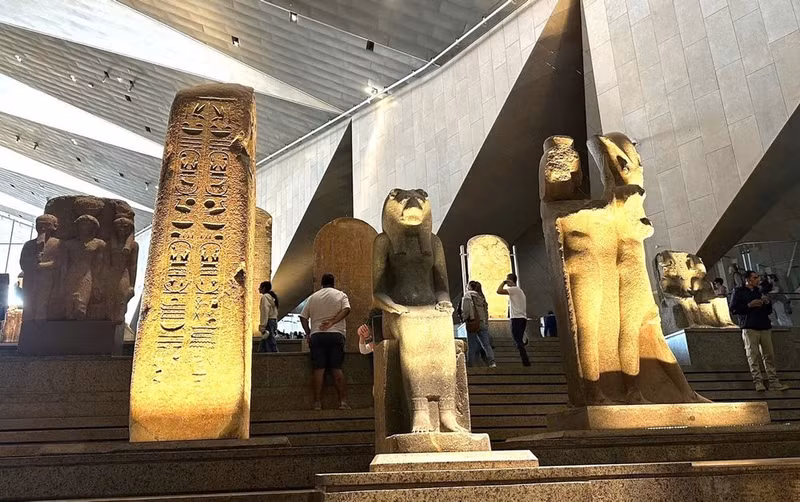 Один из выставочных залов Великого Египетского музея. (Фото предоставлено Посольством Вьетнама в Египте)