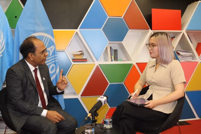 Винод Ахуджа, глава Представительства ФАО во Вьетнаме, беседует с корреспондентом ВИА. (Фото: ВИА)