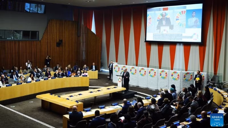 Генеральный секретарь ООН Антониу Гутерриш выступает на специальном мероприятии «SDG Moment» (Момент ЦУР), состоявшемся в штаб-квартире ООН в Нью-Йорке (США), 22 сентября 2025 года. (Фото: Синьхуа)