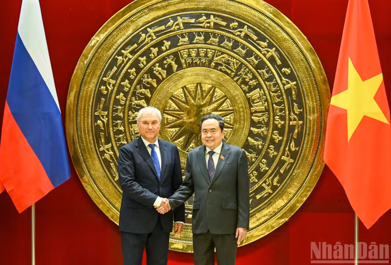 Председатель НС Вьетнама Чан Тхань Ман и Председатель Государственной Думы России Вячеслав Володин на переговорах.