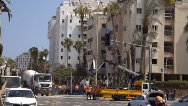 Жилой дом на улице Леви Эшколь (Тель-Авив), разрушенный в результате ракетного удара ранним утром 16 июня 2025 года. Фото: ВИА