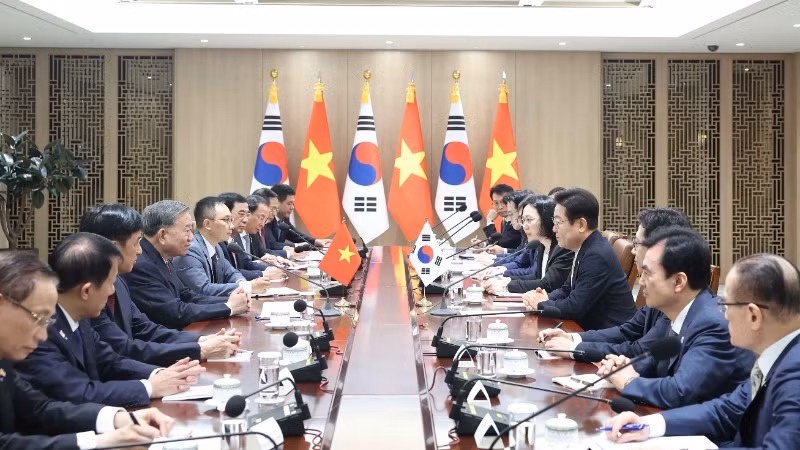 Генеральный секретарь ЦК КПВ То Лам и Президент Республики Корея Ли Чжэ Мён проводят переговоры. Фото: ВИА