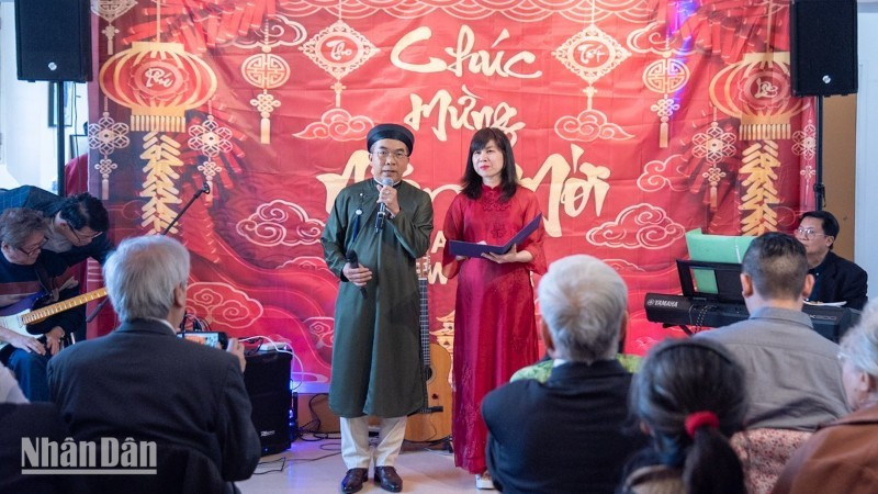 «Краски весны» ярко демонстрируют силу распространения любви к Родине и жизненную силу вьетнамской культуры вдали от родной земли. (Фото: Минь Зюи)