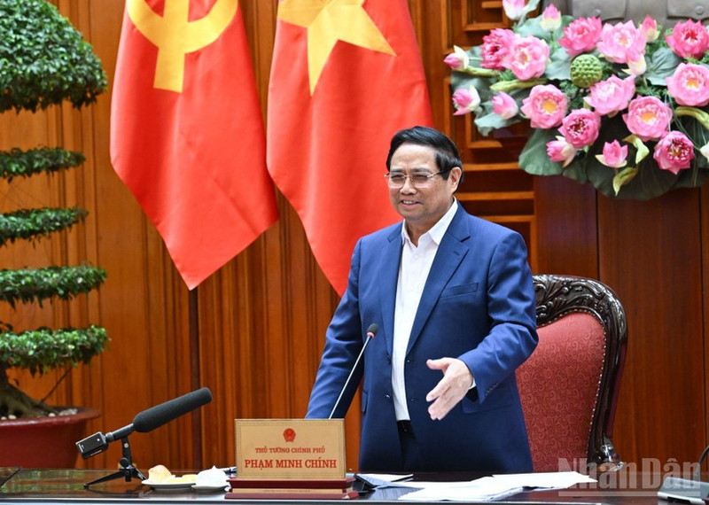 Премьер-министр Фам Минь Тьинь выступает на заседании. (Фото: Чан Хай)