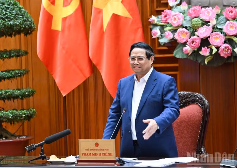 Премьер-министр Фам Минь Тьинь выступает на заседании. (Фото: Чан Хай)