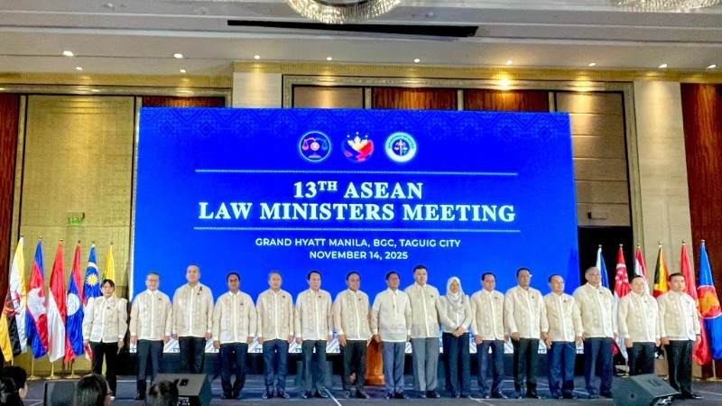 Представители стран-участниц 13-го совещания министров юстиции АСЕАН.