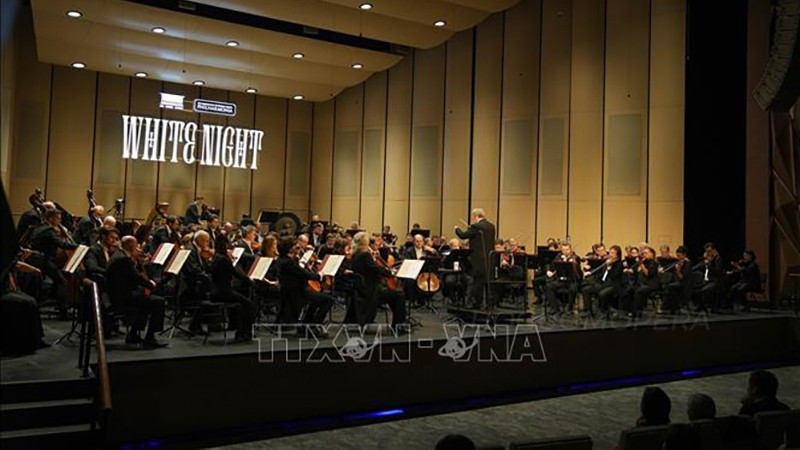 Симфонический оркестр Санкт-Петербурга под управлением дирижёра Николая Алексеева выступил на концерте. (Фото: ВИА)