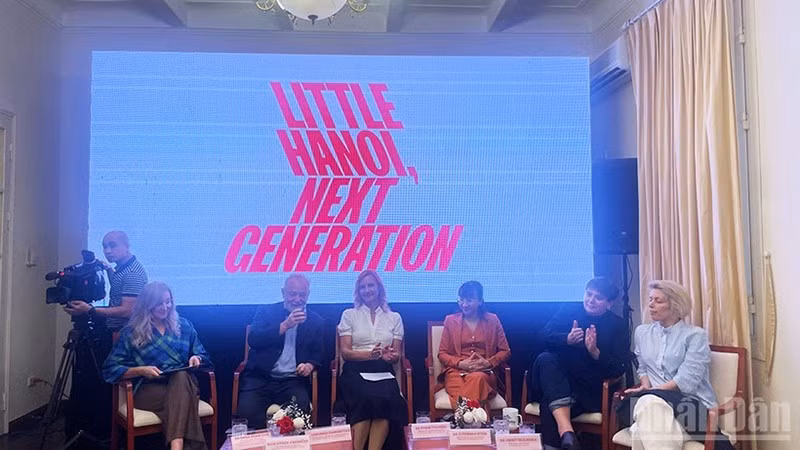 Организаторы представляют фотовыставку «Little Hanoi: Следующее поколение».