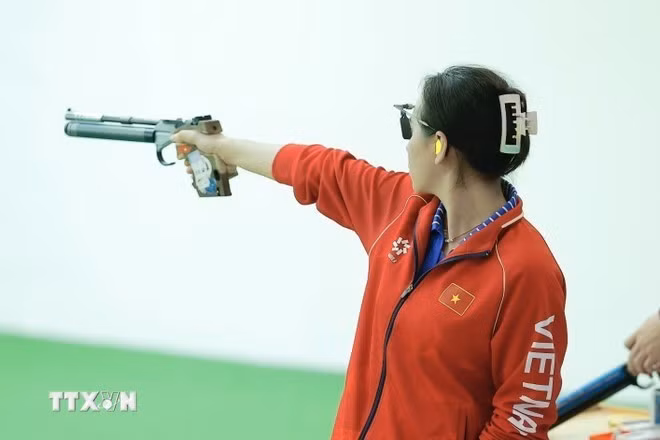 Стрелок Чинь Тхи Тху Винь добилась выдающихся результатов, завоевав четыре золотые медали и установив три рекорда Игр Юго-Восточной Азии. (Фото: ВИA)