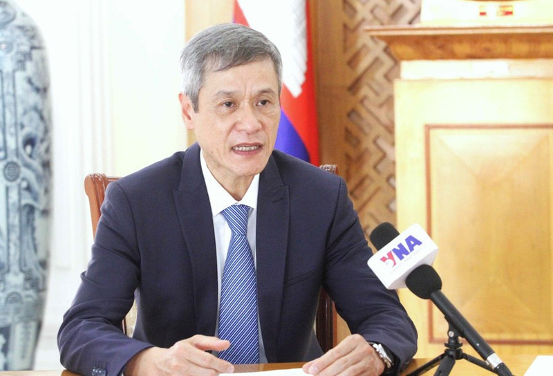 Посол Нгуен Минь Ву отвечает на вопросы в интервью о визите Генерального секретаря в Камбоджу. (Фото: ВИА)