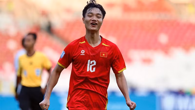 Суан Бак был признан лучшим игроком матча, забив решающий гол в этом матче. Фото: Федерация футбола Вьетнама