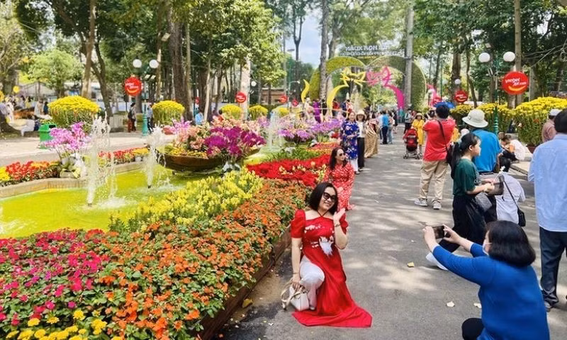 Премьер-министр Фам Минь Тьинь дал указания по организации празднования Тэта в радостной, здоровой, безопасной и экономной обстановке.