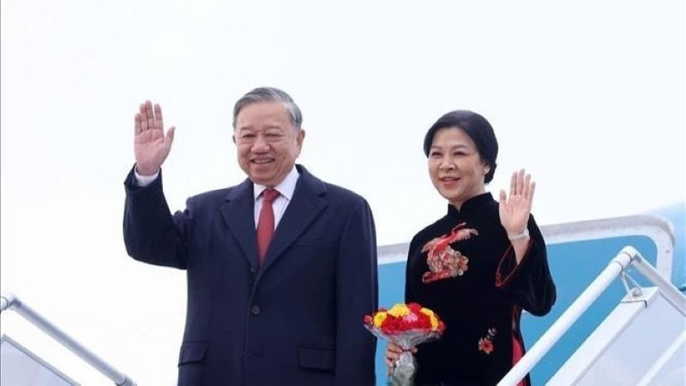 Генеральный секретарь ЦК КПВ То Лам и его супруга покидают Хельсинки, завершив официальный визит в Финляндию. (Фото: ВИА)