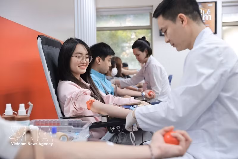 Фестиваль «Красной весны» 2026, ставящий цель собрать 10 000 доз крови, несёт также миссию формирования гуманного общества, в котором нравственные ценности высоко ценятся и широко распространяются во всех слоях населения, особенно среди молодёжи. (Фото: ВИА)