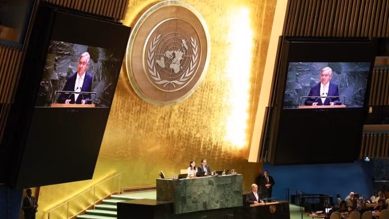 Генеральный секретарь ООН Антониу Гутерриш выступает на церемонии открытия 80-й сессии ГА ООН в штаб-квартире ООН в Нью-Йорке, 9 сентября 2025 года. (Фото: Синьхуа)